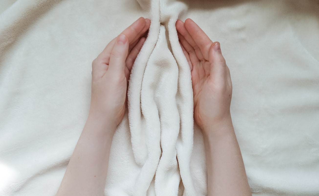 Cómo hidratar tu zona íntima y crear una rutina de cuidado según tu etapa hormonal
